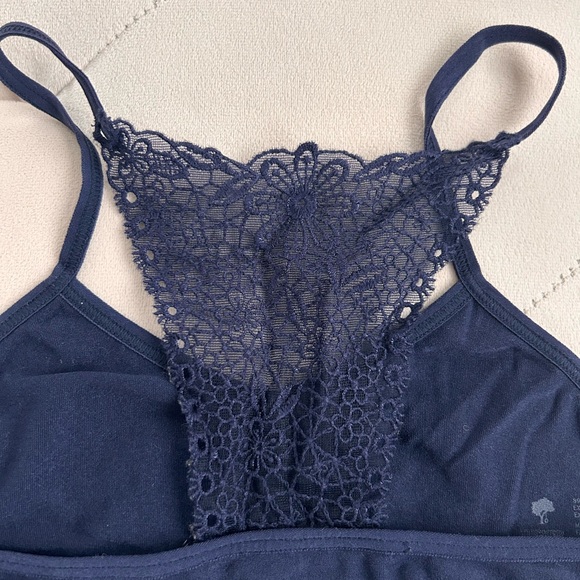 Tucker + Tate ‘training’ bra lot of 2
Navy and white
Size 10/12
EUC - Picture 2 of 3